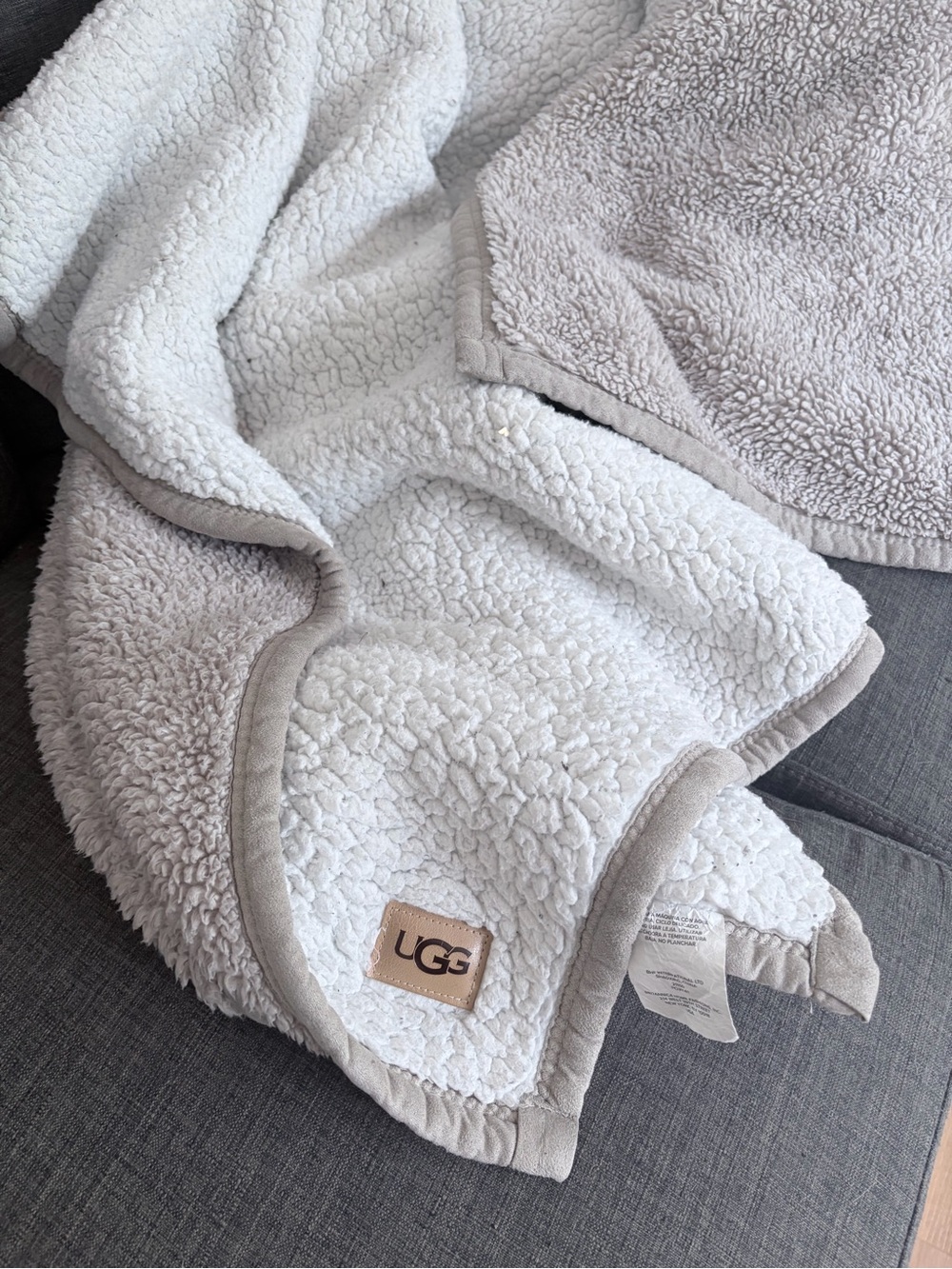 UGG Two-Tone Sherpa Throw in Cream and Taupe Trim